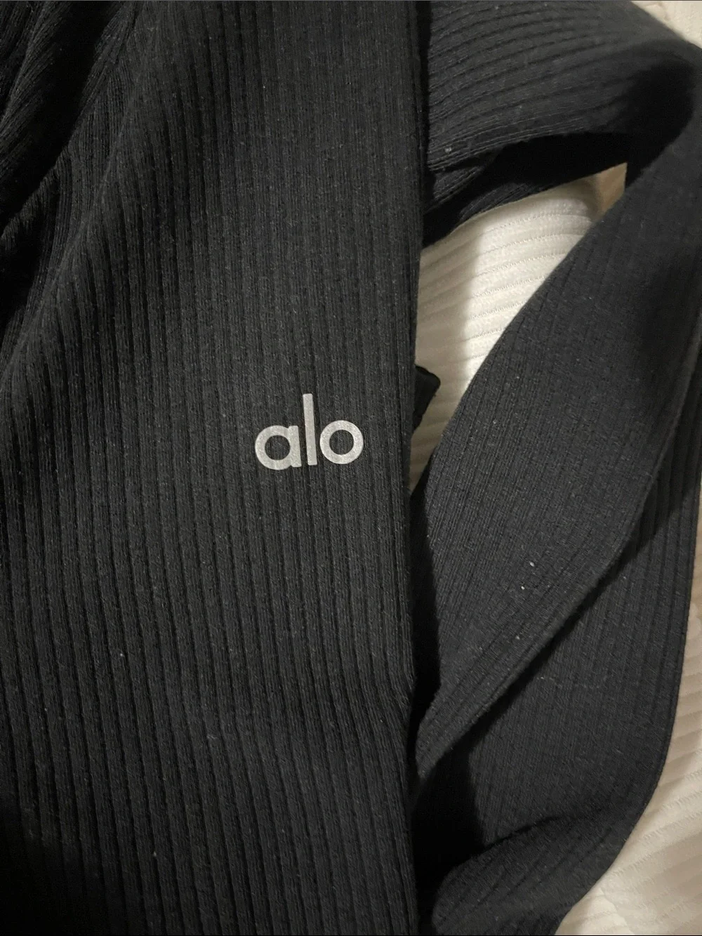 ALO Yoga Black Long-Sleeve Ribbed Crop Top